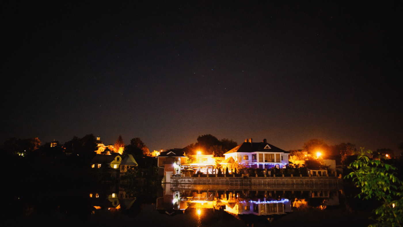 illumination of night wedding celebration near the lake