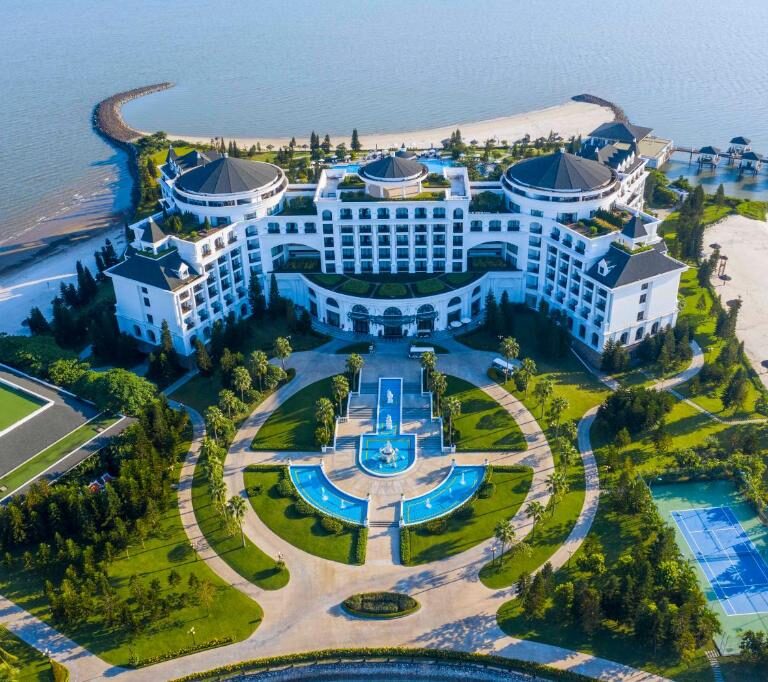 Vinpearl-Resort-and-Spa-Ha-Long-overview